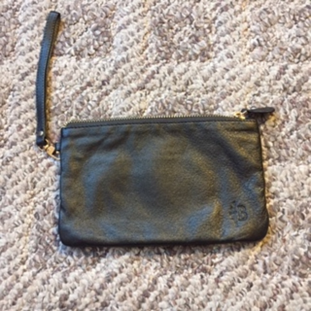 ๐ด Glossy Black Handbag Butler Wristlet - Picture 1 of 5